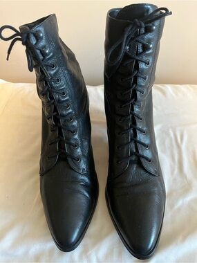 Ellemenno Black Lace-Up Pointed Toe Women's Boots